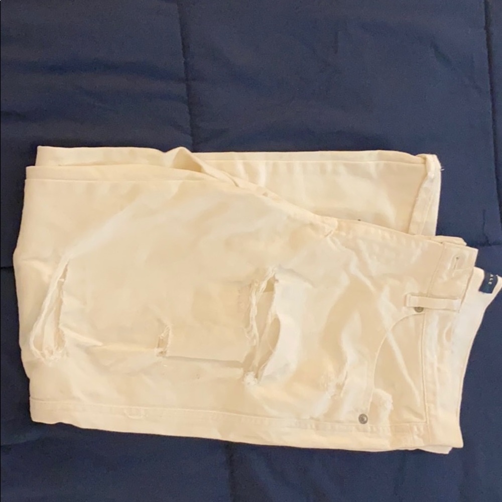 Boyfriend fit American Eagle ripped white jeans